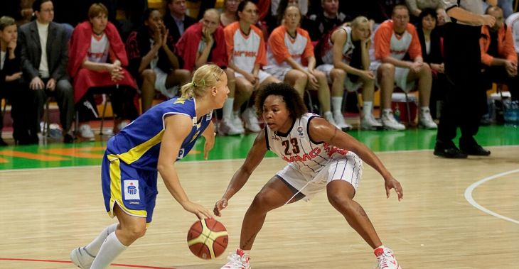 Connecticut Sun Maintains a 1-0 Lead Over the Chicago Sky